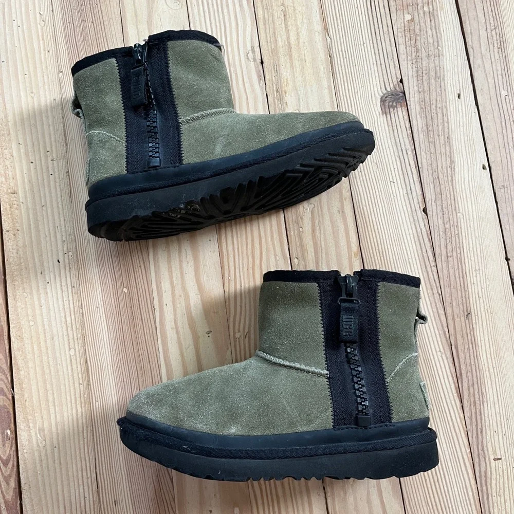 UGG Classic Mini Side Zipper Tape Logo burnt Olive Green Suede Boots Kids Size 2